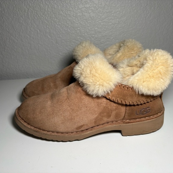 UGG Mckay Chestnut Suede Sheepskin Ankle Boots Booties Size US 8.5 Women - Picture 15 of 16